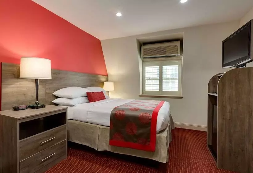 호텔 Ramada By Wyndham Oakland Downtown City Center