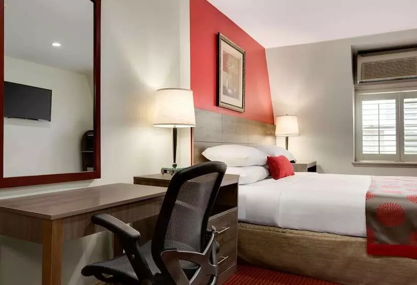 호텔 Ramada By Wyndham Oakland Downtown City Center
