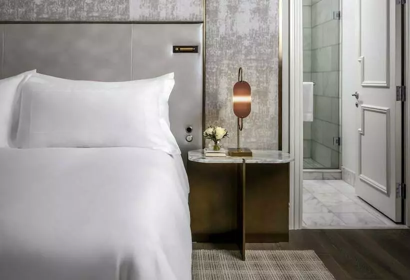 هتل The St. Regis Toronto