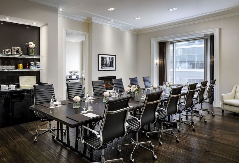 Szálloda The St. Regis Toronto