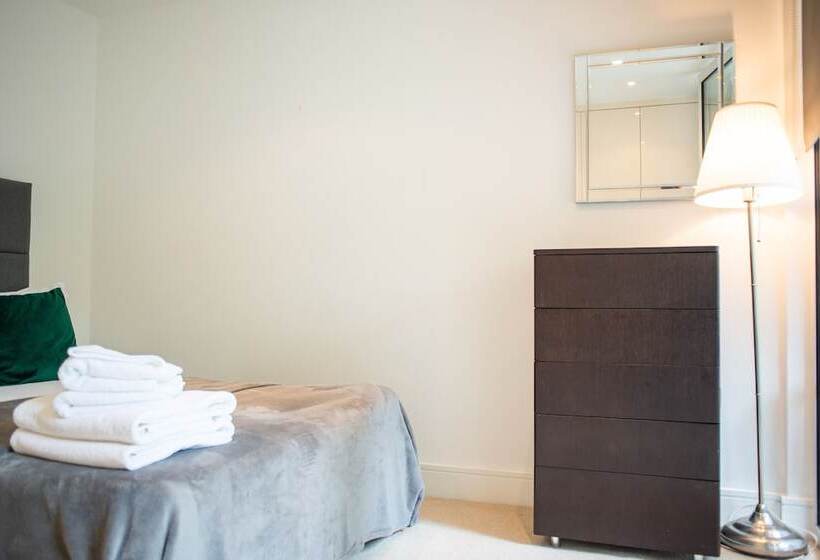 Spacious Serviced Apartments Canary Wharf
