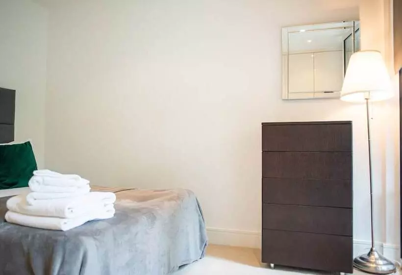 Spacious Serviced Apartments Canary Wharf