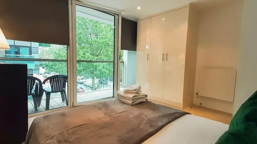 Spacious Serviced Apartments Canary Wharf