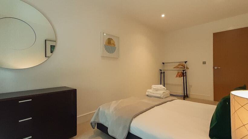 Spacious Serviced Apartments Canary Wharf