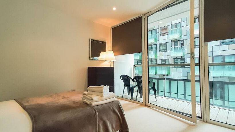 Spacious Serviced Apartments Canary Wharf