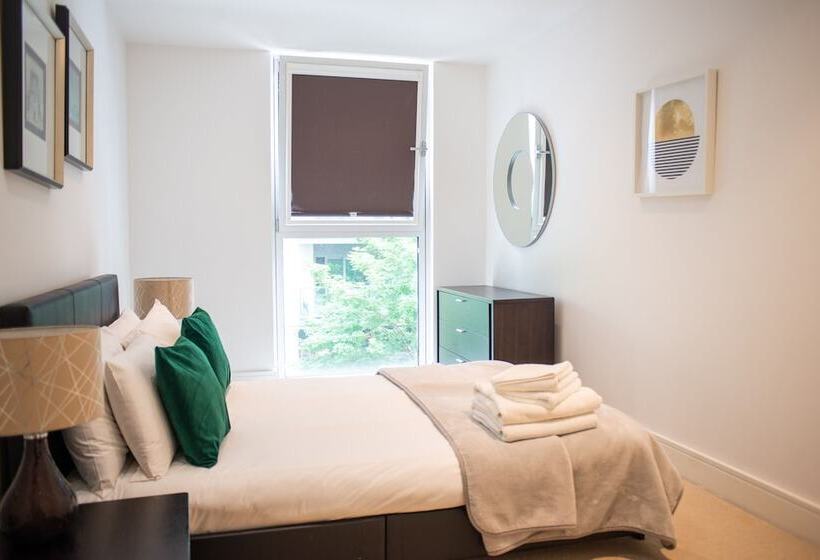 Spacious Serviced Apartments Canary Wharf