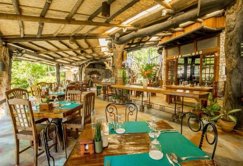 בית מלון כפרי Oldwoods By The Sea Nature Resort   Pangasinan