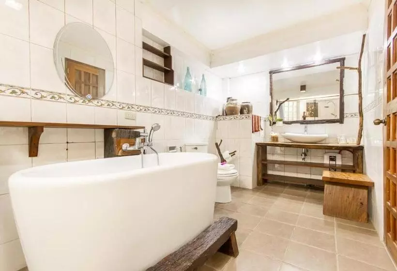 Hotelli Oldwoods By The Sea Nature Resort   Pangasinan