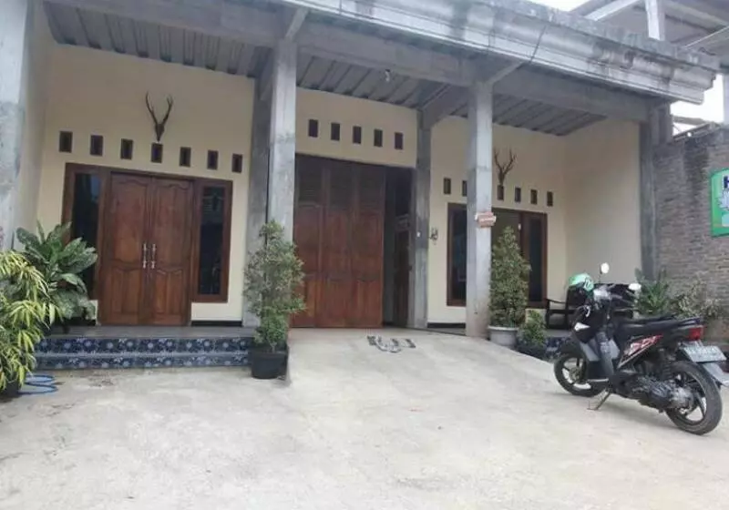Retkeilymaja Homestay Sekar Syariah