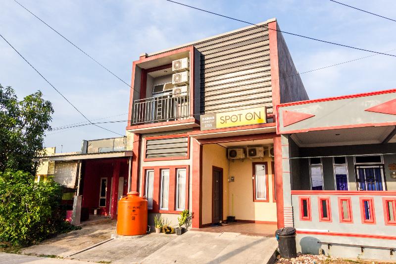 هاستل Spot On 2755 Zainab Homestay Syariah