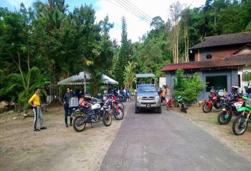 בית מלון כפרי Lembin Village Sdn Bhd