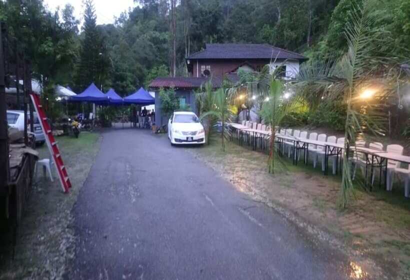 בית מלון כפרי Lembin Village Sdn Bhd