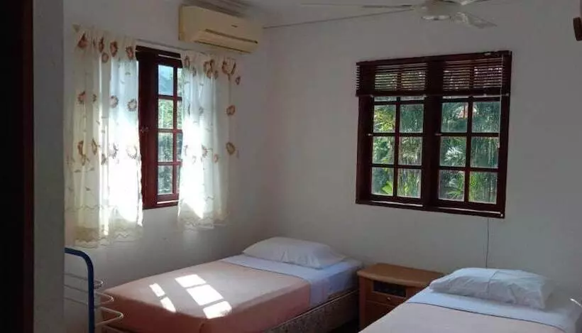 ホテル Lembin Village Sdn Bhd