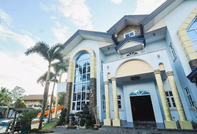 Hotelli Villa Jhoana Resort