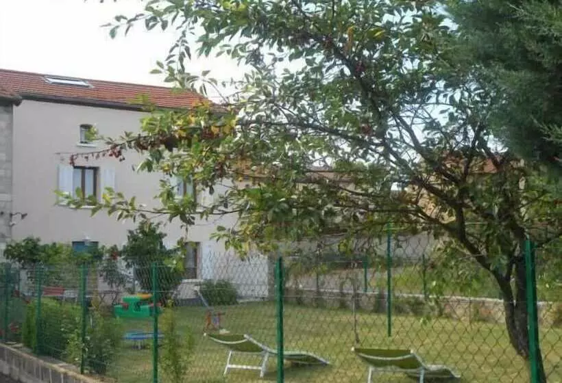 Hotelli Gite Vacances En Auvergne