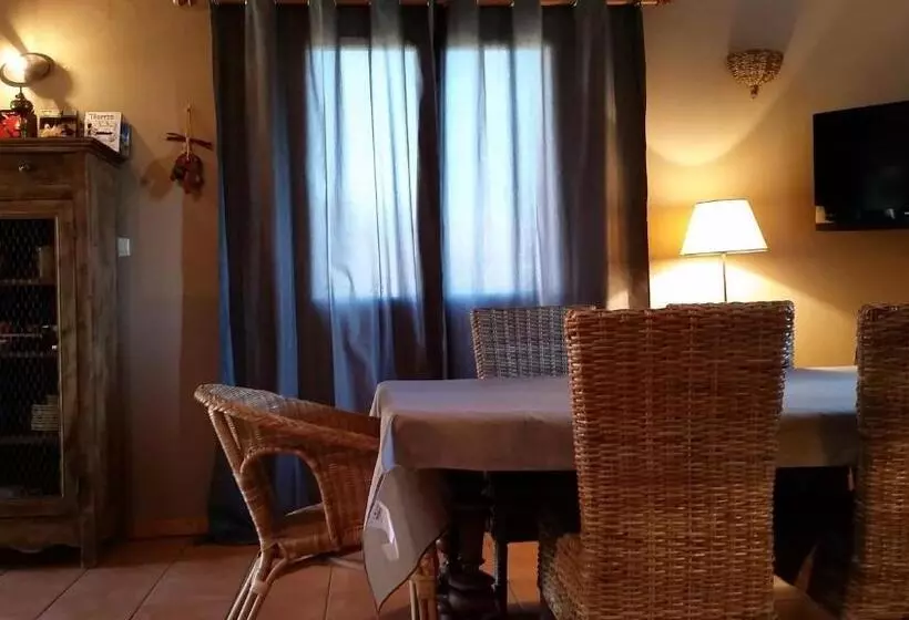 هتل à La Petite Maison