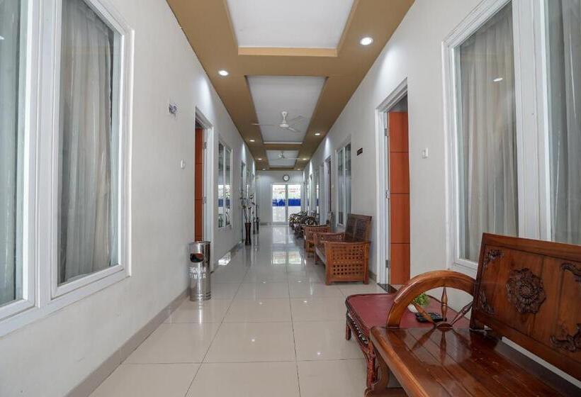 Hotel Reddoorz Plus Near Palembang Airport 3