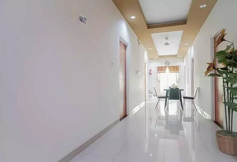 هتل Reddoorz Plus Near Palembang Airport 3