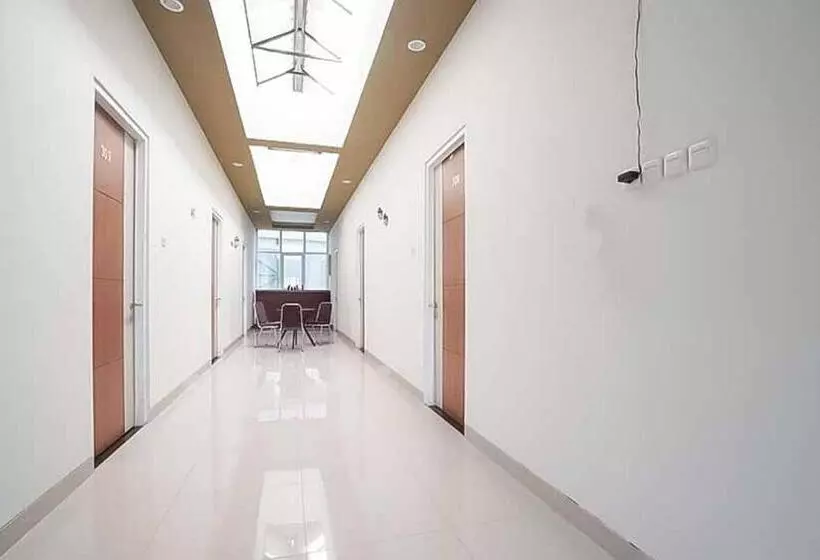هتل Reddoorz Plus Near Palembang Airport 3