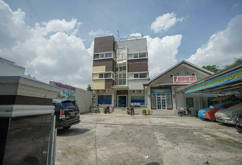 Hotel Reddoorz Plus Near Palembang Airport 3