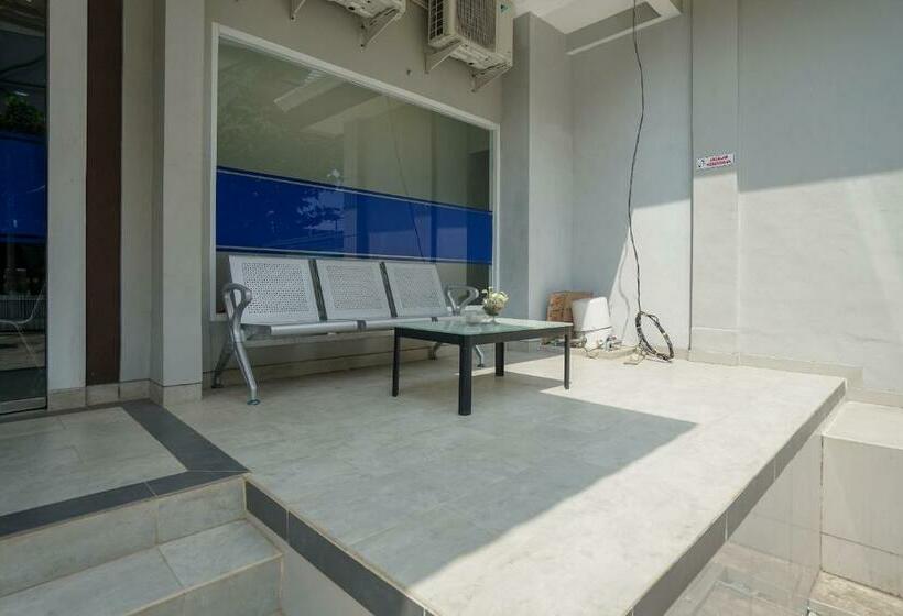 Hotel Reddoorz Plus Near Palembang Airport 3