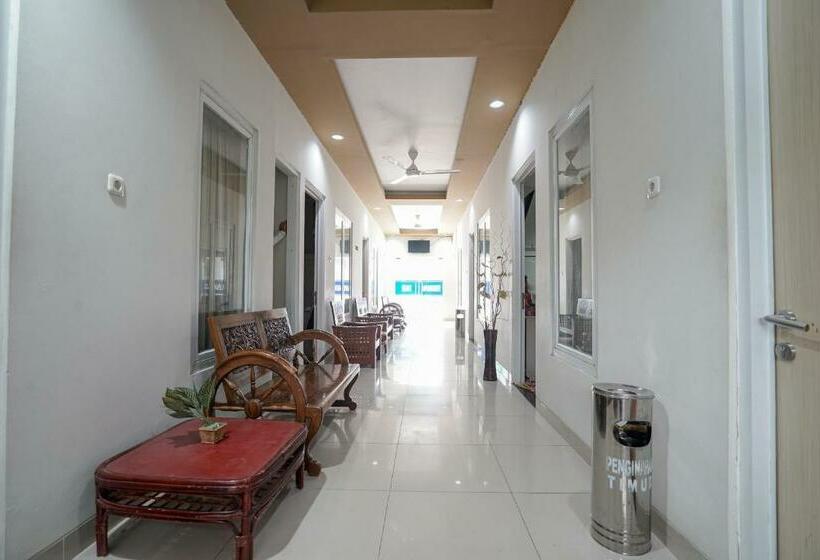 Hotel Reddoorz Plus Near Palembang Airport 3