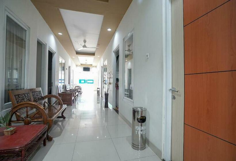 Hotel Reddoorz Plus Near Palembang Airport 3