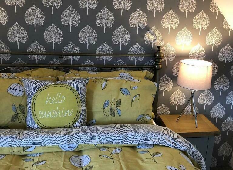 هتل The Little Angel