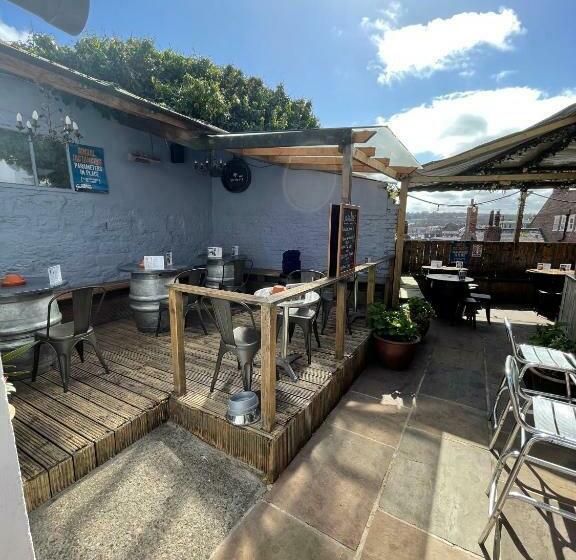 هتل The Little Angel