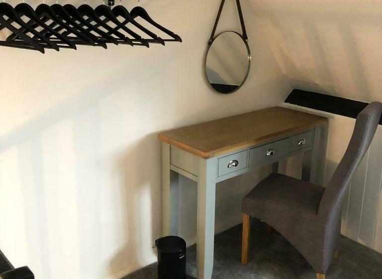 هتل The Little Angel