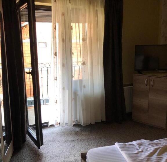 هاستل Pensiunea Mirela Peștera Urșilor