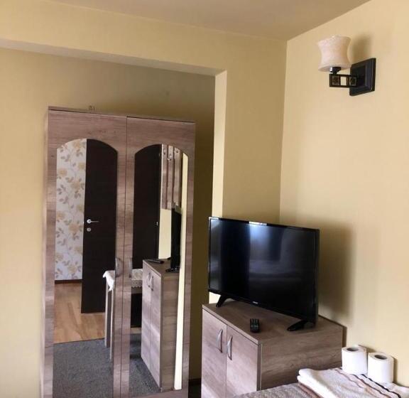 هاستل Pensiunea Mirela Peștera Urșilor