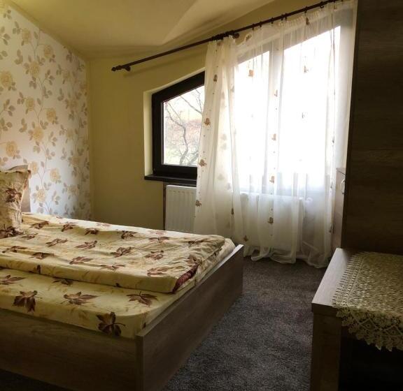 هاستل Pensiunea Mirela Peștera Urșilor