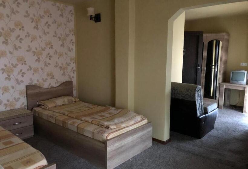 هاستل Pensiunea Mirela Peștera Urșilor