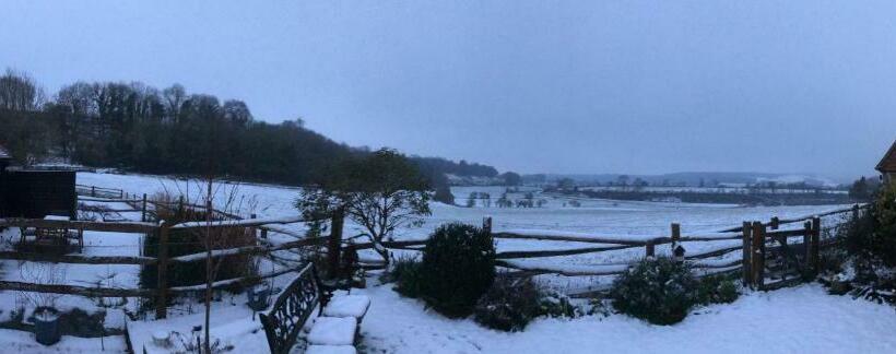 مبيت وإفطار The Cow Hide