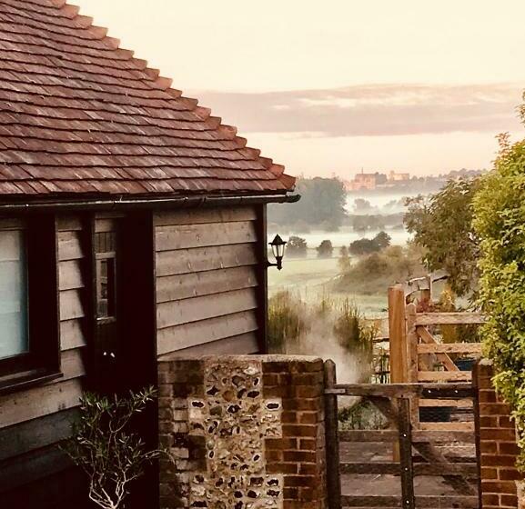 مبيت وإفطار The Cow Hide