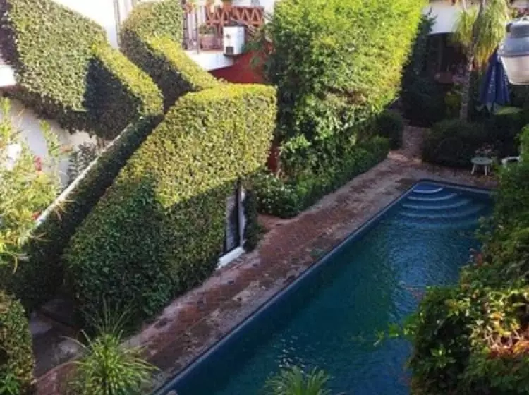 Hotelli Casa Flores Bed & Breakfast