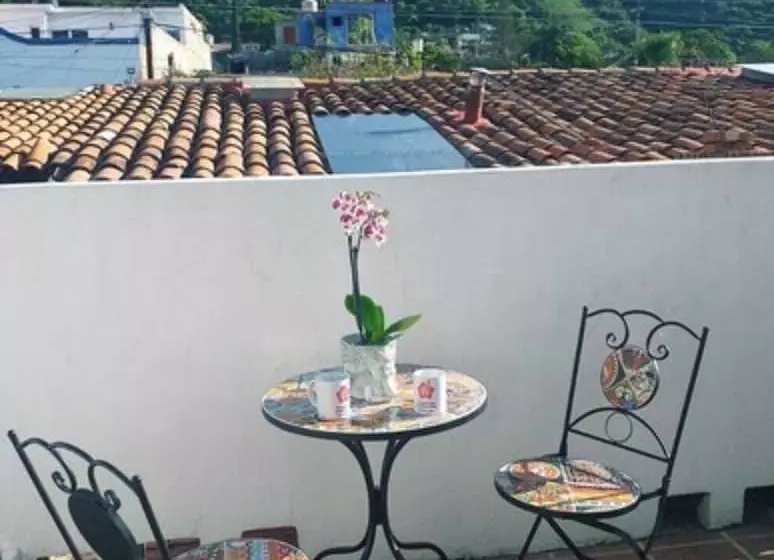 Hotelli Casa Flores Bed & Breakfast
