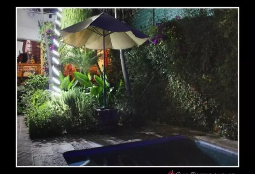 Hotelli Casa Flores Bed & Breakfast