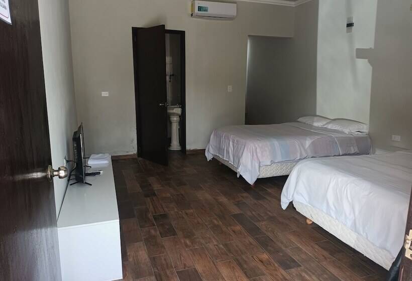 ホテル Yaash Valladolid