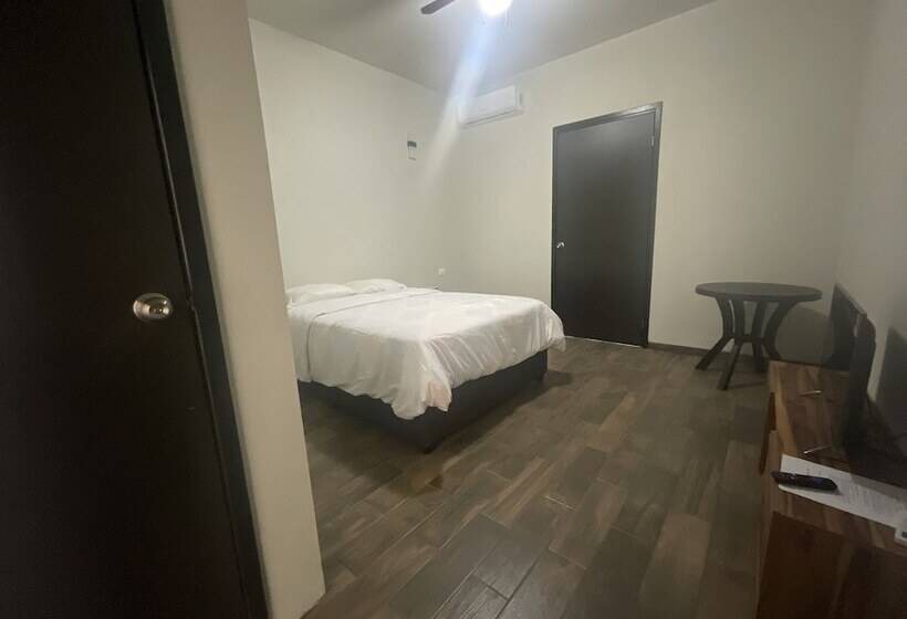 ホテル Yaash Valladolid