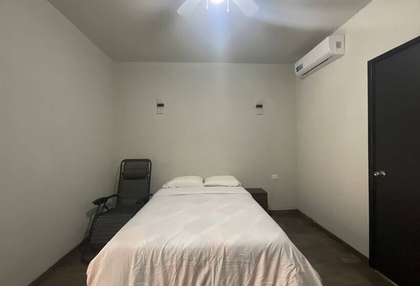 ホテル Yaash Valladolid