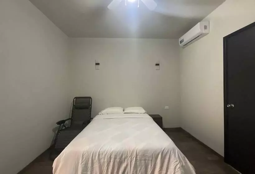 ホテル Yaash Valladolid