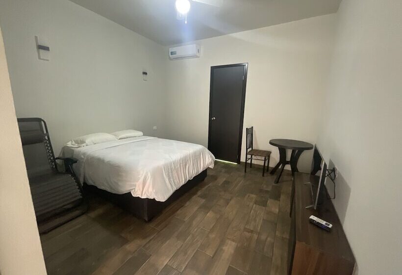 ホテル Yaash Valladolid