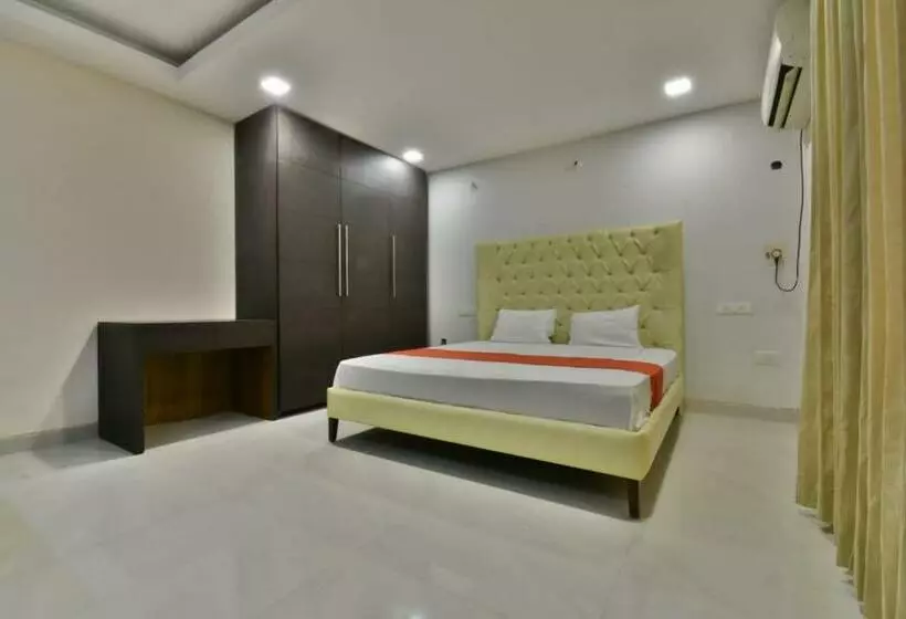 Hotelli The Clovers Inn