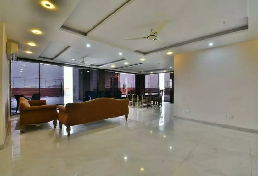 Hotelli The Clovers Inn