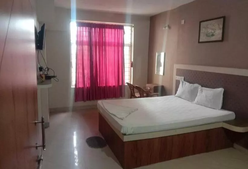 هتل Oyo 83379 The Brightstar