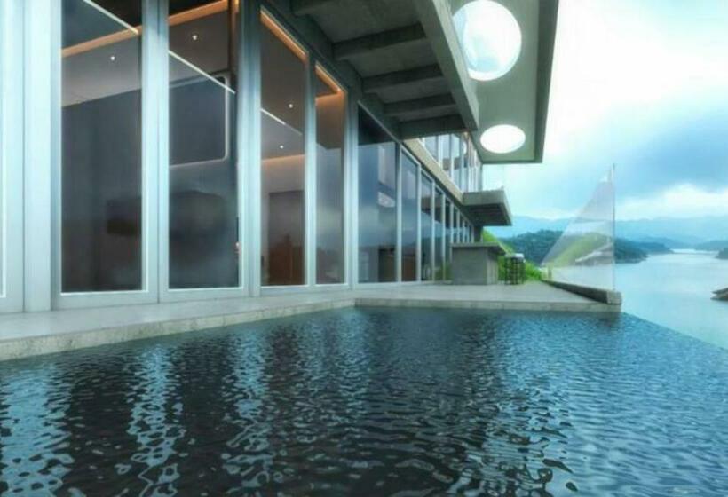 تختخواب و صبحانه The Elemynt Mansion