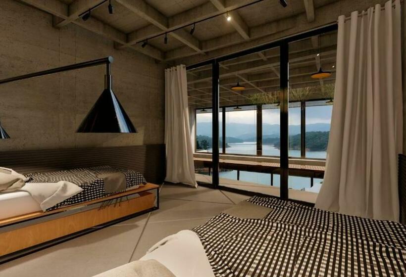 تختخواب و صبحانه The Elemynt Mansion