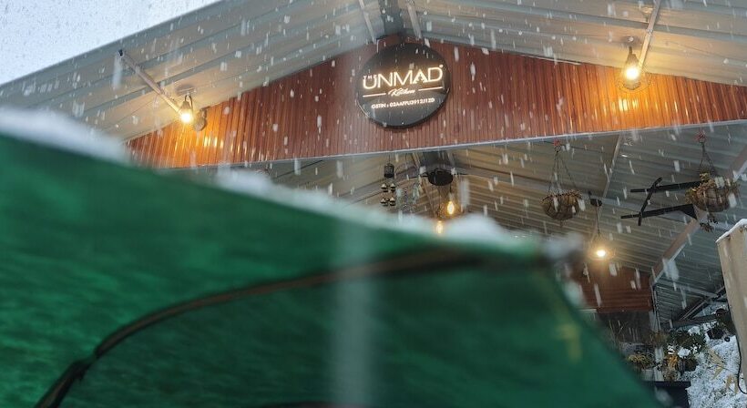 تختخواب و صبحانه The Unmad